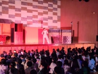 세미뮤지컬 ＜욕쟁이 할머니와 암탉＞ 초등학교 공연사진 - ------작품사진------ - 극단 해오름 세미뮤지컬 ＜욕쟁이 할머니와 암탉＞ 초등학교... 