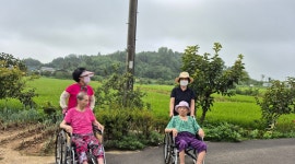 산책나왔어요. - 특화프로그램 - 사마리타 군산 요양원 산책나왔어요.