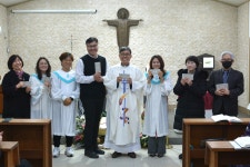 25.12.24 성탄전야 미사 사진.7 - 미사 전례 행사 사진 - 춘천교구 만천 오상의 성 비오 성당 25.12.24 성탄전야 미사 사진.7