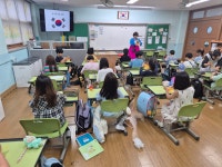 (수) 와동초 3-1 이 선민 강사전통놀이 , 우리예절수업이... - 전통문화학교 사진 - 교하향교 2025.9.17. (수) 와동초 3-1 이 선민 강사