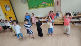 바깥놀이&햇살반과 함께 한 신체활동 &방송댄스 - 열매반(4세) - 오산 한솔키즈, 하늘숲어린이집 바깥놀이&햇살반과 함께 한 신체활동 &방송댄스