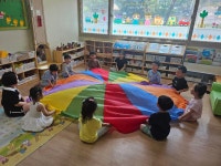 비치볼 신체놀이&독서논술 - 햇살반(5,6세) - 오산 한솔키즈, 하늘숲어린이집 비치볼 신체놀이&독서논술