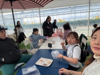 주일 학교 어린이들이 딸기 농장 체험을 다녀왔어요 - 주일학교 사진 - 운교동 성당 주일 학교 어린이들이 딸기 농장 체험을 다녀왔어요