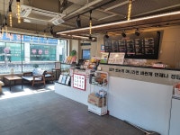 (춘천 명동 상가) 춘천 명동 입구, 위치 좋은 자리 2층 157m²(47) / 커피전문점, 미용실, 필라테스, 프랜차이즈, 의원 등 - 식당 카페 치킨... 
