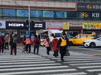 금일읍봉사회, 2월 버스 승·하차 도우미 활동 1회차 마무리]... 건너 온 따뜻한 손길... 금일읍봉사회, 2월 버스 승·하차 도우미 활동 1회차 마무리]