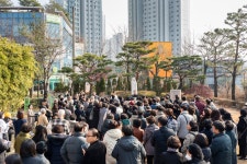성모동산 십자가의 길 축복식-1- - 2025년 본당 행사사진 - 수원교구 원천동성당 성모동산 