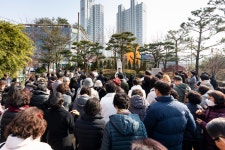 성모동산 십자가의 길 축복식-1- - 2025년 본당 행사사진 - 수원교구 원천동성당 성모동산 