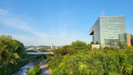 [성남 판교가볼만한곳] 분당 ＜테크노벨리 테크노파크공원＞ 자연과 첨단과학과 일상의 조화, 아침 햇살아래 운중천 엔시소프트빌딩 - 경기인천...