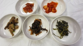 황태구이와 산나물 밥상, 산사의 고요한 분위기까지 - 강원춘천 맛집... 두툼한 황태구이와 산나물 밥상, 산사의 고요한 분위기까지