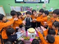 동현이의 생일을 축하합니다~💕 - 2025년 화평반 - 열매 몬테소리어린이집 동현이의 생일을 축하합니다~💕