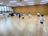 특성화 수업및 활동-유리드믹스 활동입니다. - 유아1학년 희망반/기쁨반 - 성마르코유치원 특성화 수업및 활동-유리드믹스 활동입니다.