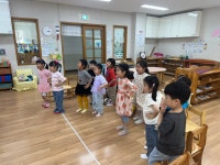 기쁨반-🌞특성활 수업 - 영어 - 유아2학년 평화반/기쁨2반 - 성마르코유치원 기쁨반-🌞특성활 수업 - 영어