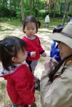 4월28일 만1세 친구들 숲놀이 활동을 했습니다.(2) - 2023년 숲놀이활동 - 꼬망세하바어린이집 4월28일 만1세 친구들 숲놀이 활동을... 
