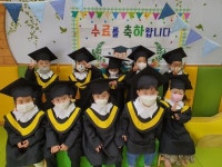 🎉꽃잎이들의 수료식🎊 - 2021년 꽃잎반 앨범 - 꼬망세하바어린이집 🎉꽃잎이들의 수료식🎊