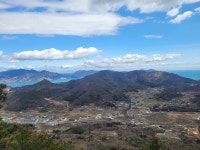 산림청 선정 한국의 숨겨진 우리 산 중 하나인, 진달래 만개한 여수... 한국의 숨겨진 우리 산 중 하나인, 진달래 만개한 여수 영취산을 다녀왔다.