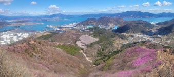 산림청 선정 한국의 숨겨진 우리 산 중 하나인, 진달래 만개한 여수... 한국의 숨겨진 우리 산 중 하나인, 진달래 만개한 여수 영취산을 다녀왔다.