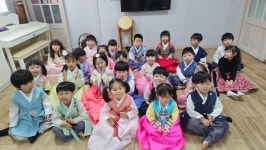 소망반 투호놀이 - 2025년 행사사진 - 도은어린이집 소망반 투호놀이