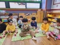 10월 4주 우주,햇님 퍼니큐 활동 모습입니다.🎸 - 어린이집 소식 - 똑똑어린이집 10월 4주 우주,햇님 퍼니큐 활동 모습입니다.🎸