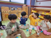 10월 4주 우주,햇님 퍼니큐 활동 모습입니다.🎸 - 어린이집 소식 - 똑똑어린이집 10월 4주 우주,햇님 퍼니큐 활동 모습입니다.🎸