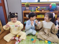 10월 4주 우주,햇님 퍼니큐 활동 모습입니다.🎸 - 어린이집 소식 - 똑똑어린이집 10월 4주 우주,햇님 퍼니큐 활동 모습입니다.🎸