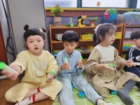 10월 4주 우주,햇님 퍼니큐 활동 모습입니다.🎸 - 어린이집 소식 - 똑똑어린이집 10월 4주 우주,햇님 퍼니큐 활동 모습입니다.🎸