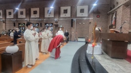 주님 수난 성 금요일 수난예절 - 2022년 행사사진 - 천주교대구대교구 대명성당 주님 수난 성 금요일 수난예절