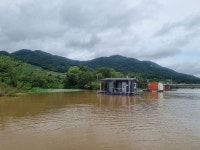 안녕하세요 댁내 장마로 많은비에 피해는 없으신지요 위로으... 애플좌대 안녕하세요 댁내 장마로 많은비에 피해는 없으신지요 위로으 말씀드립니다