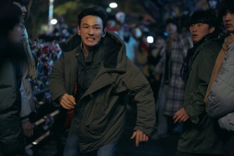 ＜베테랑2＞ 칸영화제 공식 스틸컷 시놉시스.jpg -  ··· 하프타임 - 樂soccer ＜베테랑2＞ 칸영화제 공식 스틸컷 시놉시스.jpg