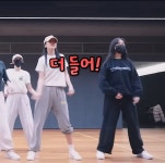 안무 연습중에 멍 때리는 아이브 이서 - ★ ··· 하프타임 - 樂soccer 안무 연습중에 멍 때리는 아이브 이서