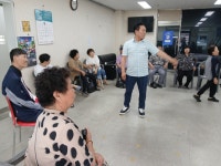 한궁교실 활동사진 - 포토캘러리 - 사단법인 경기도지체장애인협회 안성시지회 한궁교실 활동사진