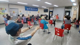 실버체조 수업 활동사진 - 포토캘러리 - 사단법인 경기도지체장애인협회 안성시지회 실버체조 수업 활동사진