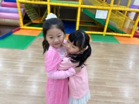 3월 - 협동 신문지 게임 - ♡창의반(5세)♡ - 유아교육의명문 안산 본오예원유치원 3월 - 협동 신문지 게임