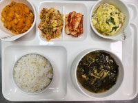 3월 17일 확요일(제천데이케어센터) - 따뜻한 밥상 - 제천요양원/제천데이케어센터 3월 17일 확요일(제천데이케어센터)