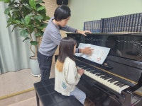 피아노 선생님과 함께 하는 레슨~ - 다산숲 이야기 - 다산숲지역아동센터 피아노 선생님과 함께 하는 레슨~