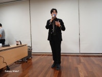 [칠곡 홈플러스 장인환 쌤 노래교실 현장 직관 응원]가수 옥샘씨가 멘트를 할 때와 노래를 부를 때 찍은 인증샷 사진1탄입니다 - 옥샘 사진 - 가수... 