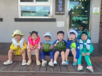 📚7월 열매반 그림책 오감융합놀이 ‘🍉수박을 쪼개면’📖 - 25 열매반 이야기 - 충주 국공립 은성어린이집 📚7월 열매반 그림책... 