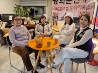 꽃을 받아줘. - 광화문연가 행사 - 광화문연가 Hugging문화예술 꽃을 받아줘.