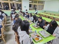 12월 16일 화요일 아침의 모습 - 카페 앨범 - 남해해성고등학교 2024 신입생 12월 16일 화요일 아침의 모습