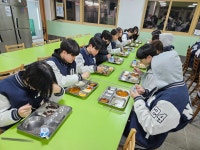 12월 16일 화요일 아침의 모습 - 카페 앨범 - 남해해성고등학교 2024 신입생 12월 16일 화요일 아침의 모습