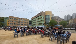 개회.10회 환갑. - ♣ 2025년*제19회 동문체육대회 - 서울 탑동초등학교 동문회 25.19회 체육대회이모저모 보기 (2) 입장.개회.10회 환갑.