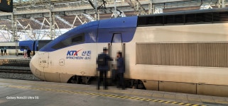 보기힘든 승무원 교대 KTX-산천을 촬영하게 되었습니다.4/2 - 철도차량 (고속,일반) - Rail+ 철도동호회 보기힘든 승무원 교대 KTX-산천... 