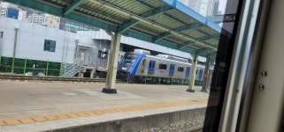 경산역에 정차해 있는 경산＜---＞구미를 왕복하는 전철 2칸 모습을 실제로 촬영하게 되었습니다. - 철도차량 (도시,광역) - Rail+ 철도동호회... 