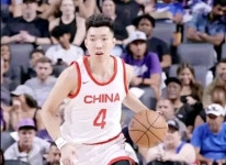 중국 vs 포틀랜드 NBA 서머리그 연습경기 외로운 이현중.gif - 국내농구 게시판 - I Love NBA 중국 vs 포틀랜드 NBA 서머리그 연습경기... 