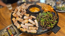 효자동 솥뚜껑[삼겹살집] - 　프랜차이즈 (전주) - 전주 맛집 효자동 솥뚜껑[삼겹살집]