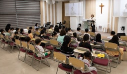 - 공 지!! - 사랑하는교회 할렐루야!!! 수원 사랑하는교회 주일예배에 최고로 많은 수인 305명이 참석하였습니다.