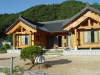한옥의 고풍을 살리고 내부를 아름답게한 신 한옥의 진수, - 전원주택 모델 - 카이로프랙틱코리아 한옥의 고풍을 살리고 내부를 아름답게한 신... 