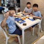 대한민국만세 얼굴은 그대로 키만 큰 삼둥이 최신근황 - 악플달면... 20대들의 알흠다운 공간 대한민국만세 얼굴은 그대로 키만 큰 삼둥이 최신근황
