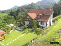 아늑한 산자락에 멋들어지게 지어놓은 전원주택 - [0]시골집.전원주택... 난초 산행 (난과산야초) 아늑한 산자락에 멋들어지게 지어놓은 전원주택