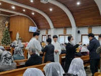 2023년12월가정성화미사(3) - 여 의 성 당 앨 범 - 여의동성당(구 동산동성당) 2023년12월가정성화미사(3)