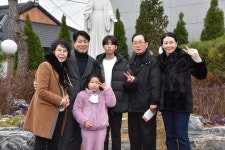 2023년12월가정성화미사(2) - 여 의 성 당 앨 범 - 여의동성당(구 동산동성당) 2023년12월가정성화미사(2)